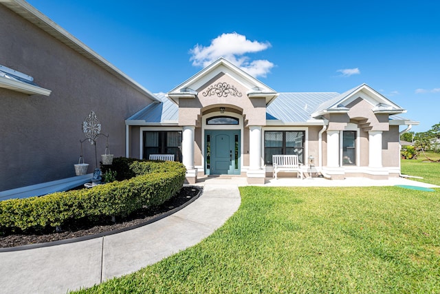 view of front of property with a front yard