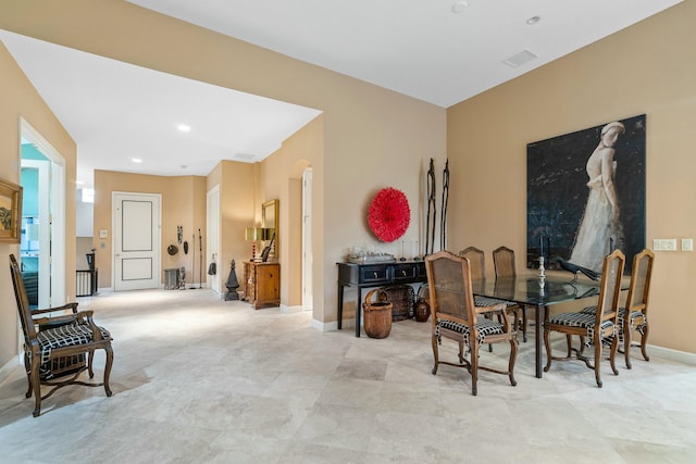 dining room featuring arched walkways, recessed lighting, visible vents, and baseboards