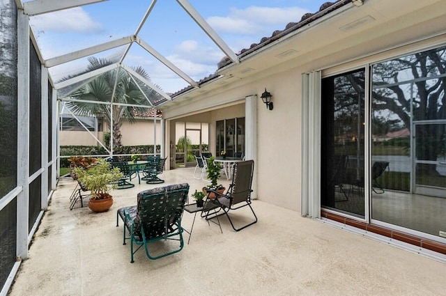 sunroom / solarium featuring vaulted ceiling