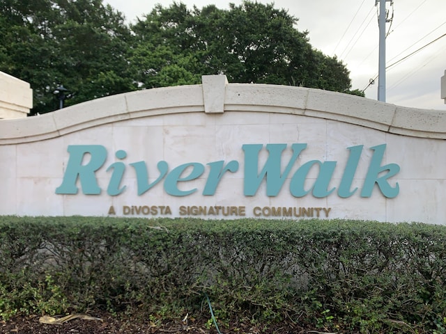 view of community / neighborhood sign