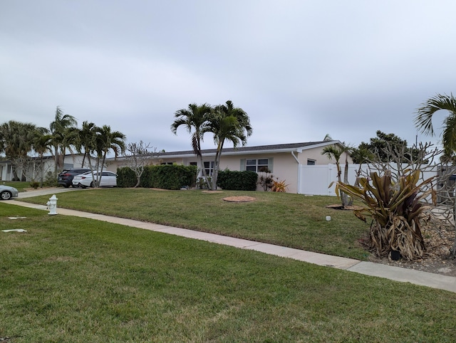 view of front of house featuring a front lawn