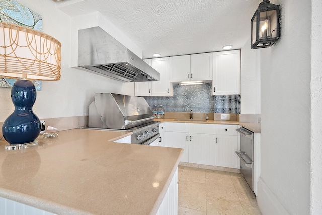 kitchen featuring range hood, white cabinets, and kitchen peninsula