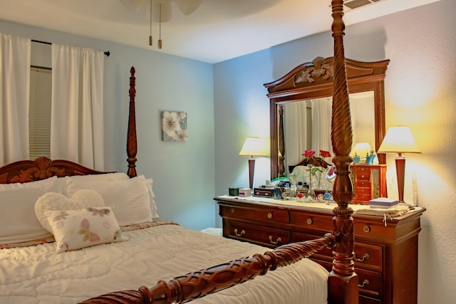 bedroom with ceiling fan