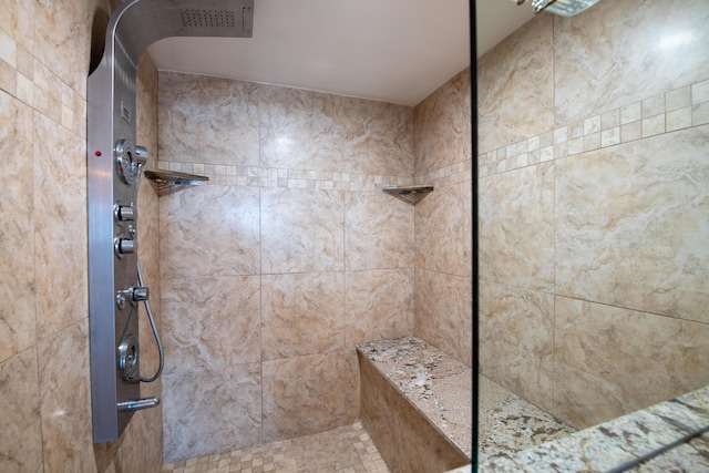 bathroom featuring a tile shower