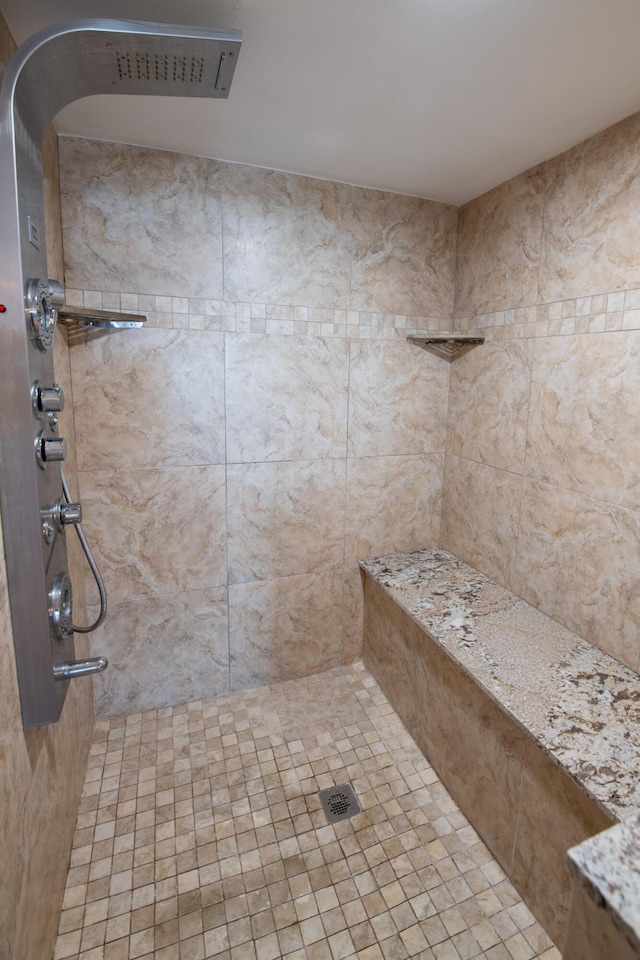 bathroom featuring a tile shower