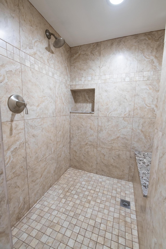 bathroom featuring tiled shower