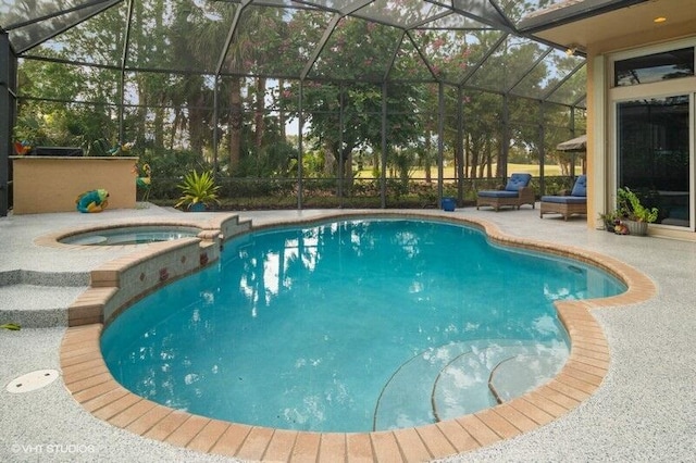 view of swimming pool with an in ground hot tub, a lanai, and a patio