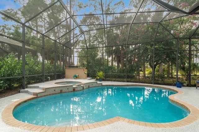 view of swimming pool with an in ground hot tub, a lanai, and a patio area