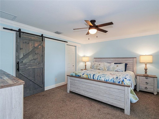 bedroom with ceiling fan, a barn door, dark carpet, and ornamental molding