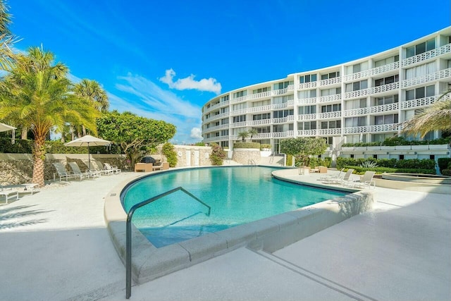 view of swimming pool featuring a patio