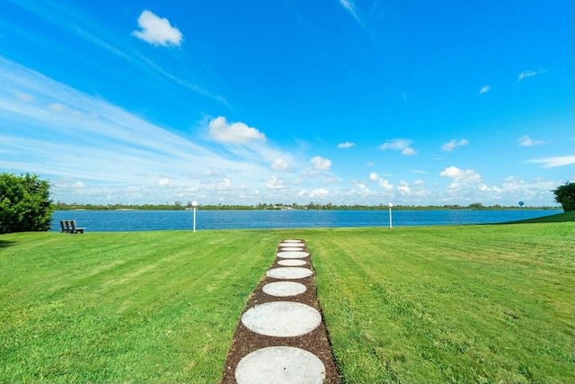 view of yard featuring a water view