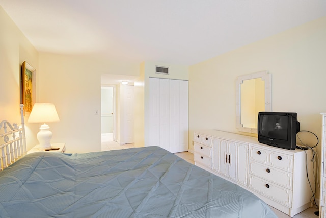 bedroom featuring a closet