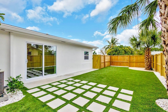 view of yard with a patio