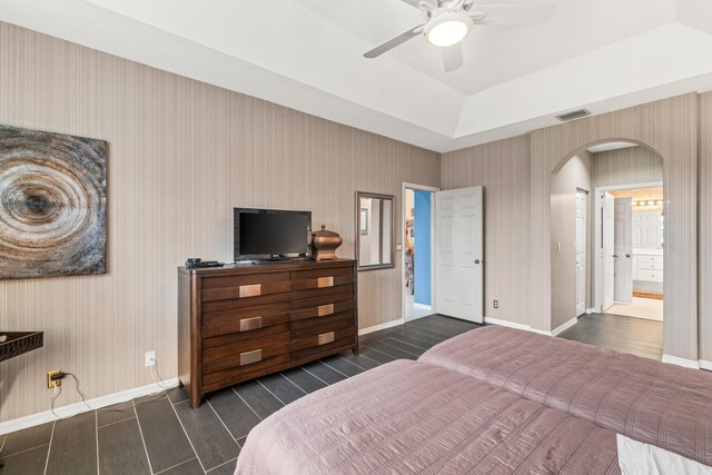 bedroom with ceiling fan