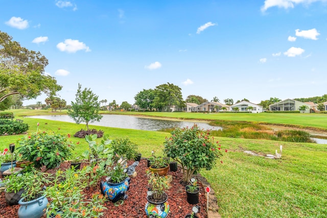 view of yard featuring a water view