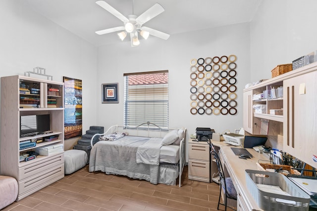 bedroom featuring ceiling fan