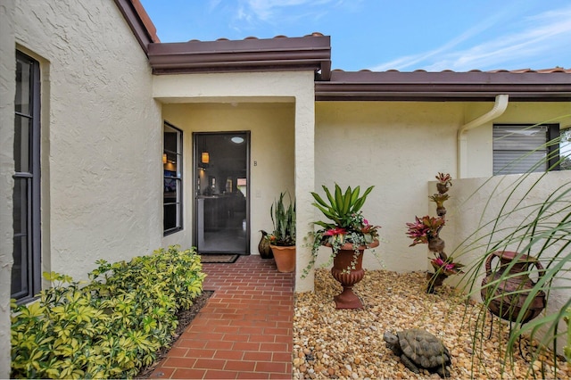 property entrance featuring a patio area