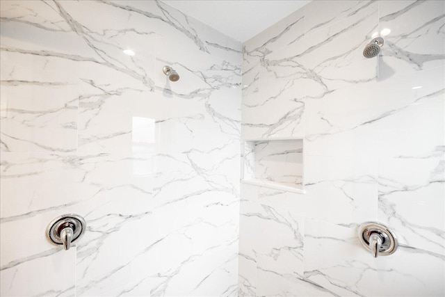 bathroom featuring a tile shower