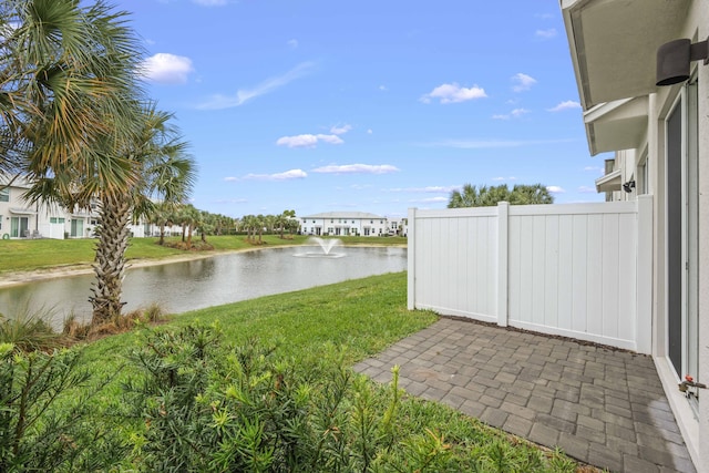 view of yard featuring a water view