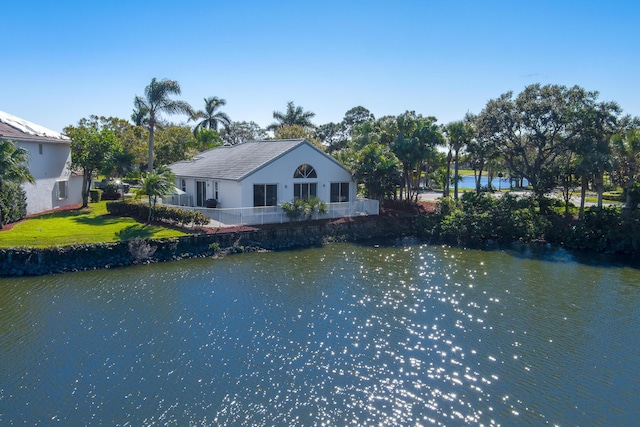 1401 SE Glencoe Ct, Port Saint Lucie, FL 34952 - water view featuring fence