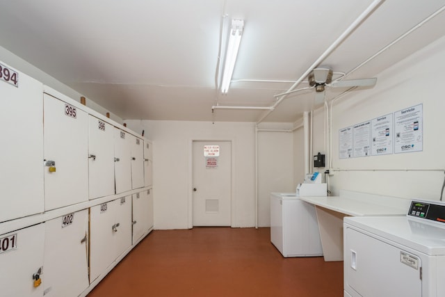 laundry room featuring ceiling fan, stacked washing maching and dryer, and independent washer and dryer