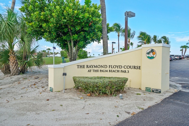 view of community / neighborhood sign