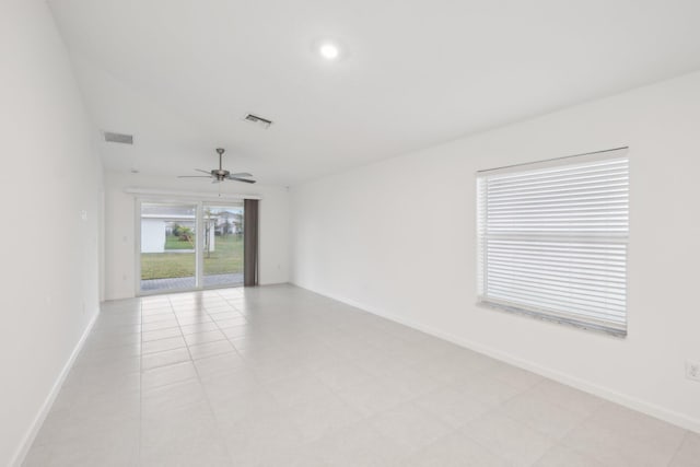 empty room featuring ceiling fan