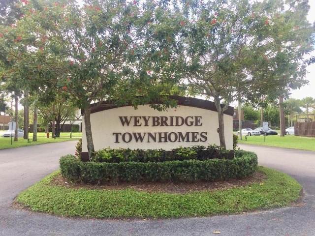 view of community / neighborhood sign