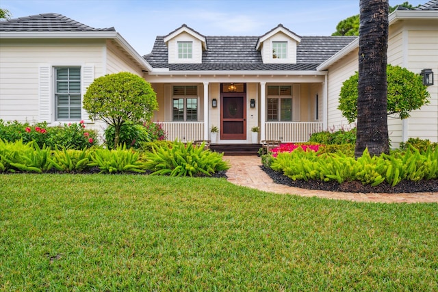 view of front of property featuring a porch and a front lawn