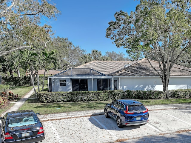 ranch-style house featuring a front lawn