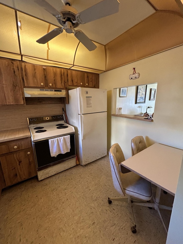 kitchen featuring ceiling fan and white appliances