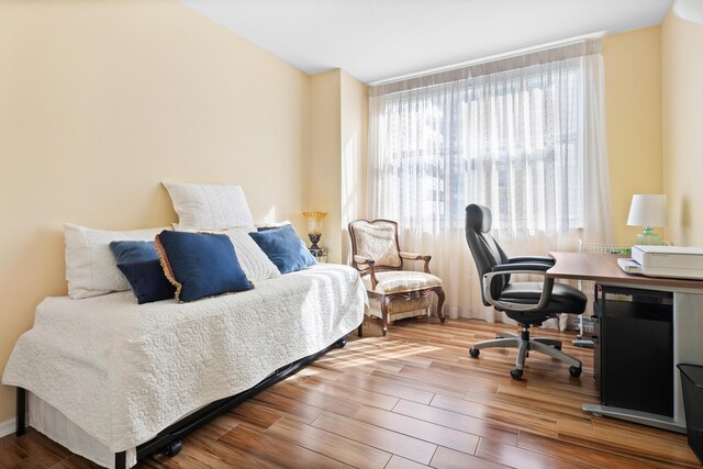 bedroom featuring hardwood / wood-style floors and ceiling fan