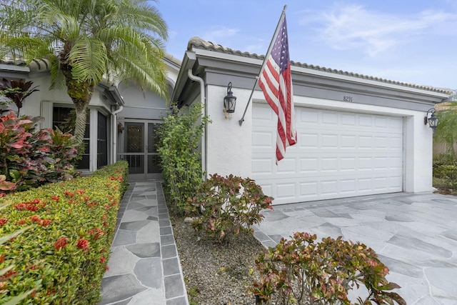 view of front facade featuring a garage