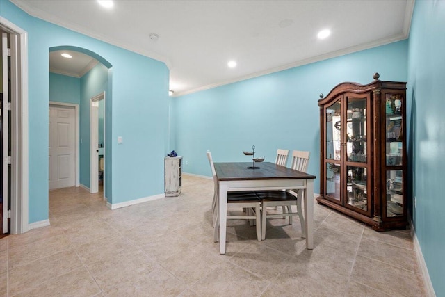 dining area with ornamental molding