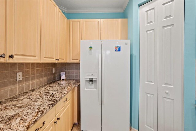 kitchen with sink, a kitchen bar, decorative backsplash, light stone countertops, and white appliances