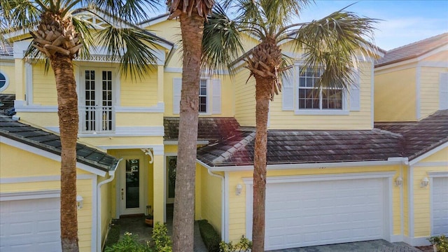 view of front facade featuring a garage