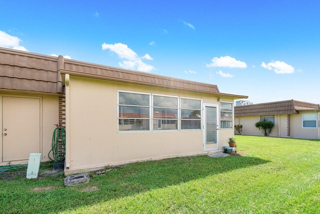 view of side of property featuring a yard