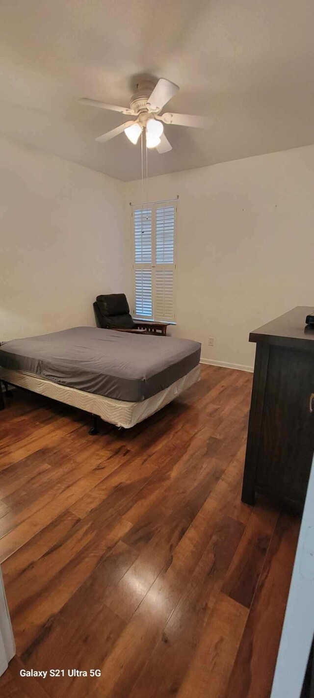 bedroom with dark wood-type flooring and ceiling fan