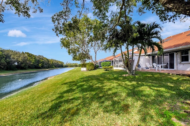 view of yard featuring a water view