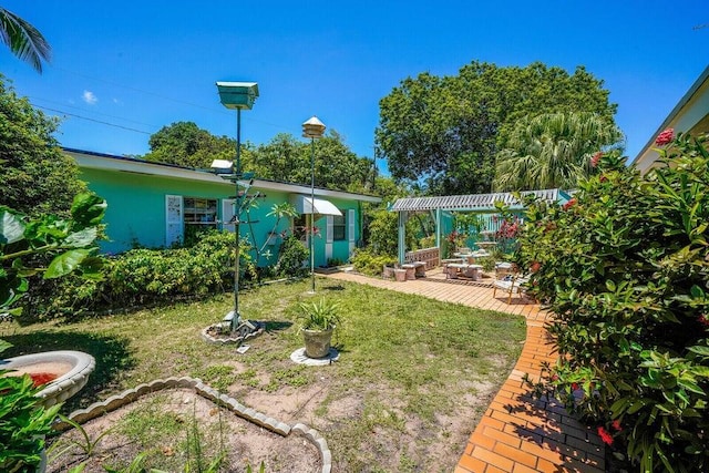 view of yard featuring a patio