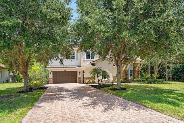 view of front of property featuring a front lawn and a garage