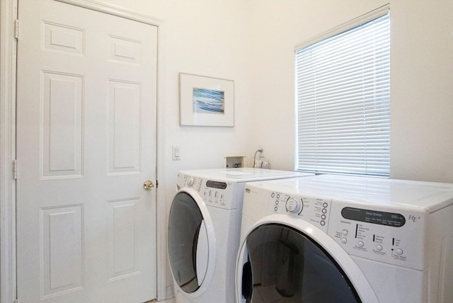 laundry area featuring tile patterned flooring and washing machine and clothes dryer