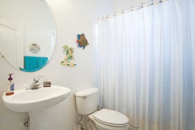 bathroom featuring toilet and sink