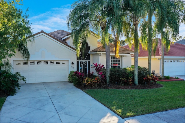 view of front of home featuring a front lawn and a garage