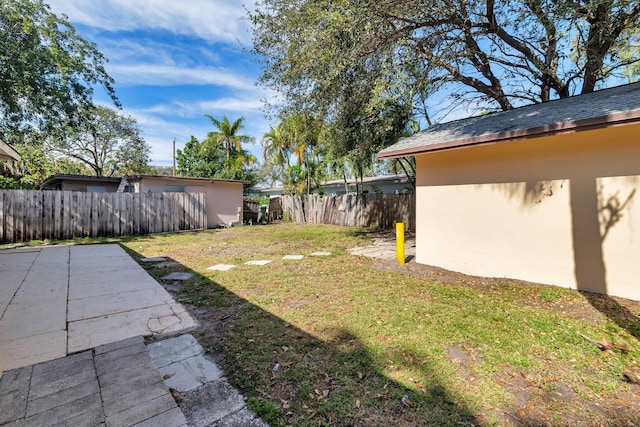 view of yard featuring a patio