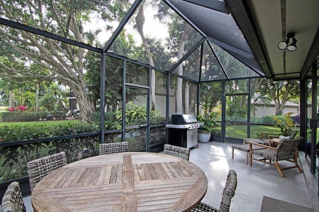 sunroom / solarium featuring vaulted ceiling