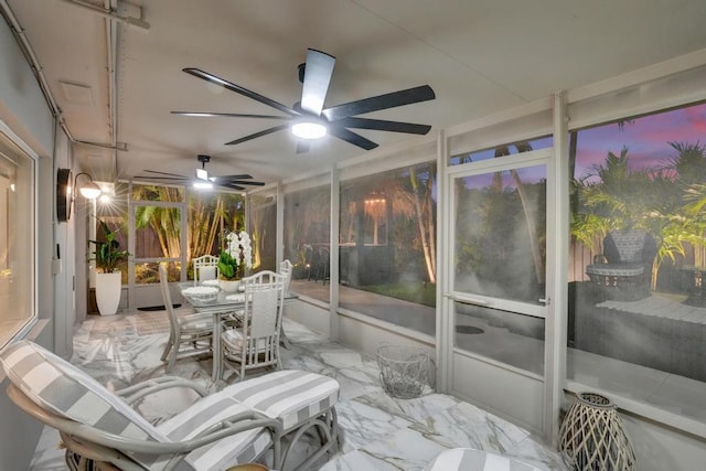 sunroom with ceiling fan