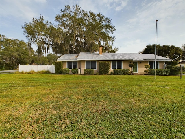 single story home featuring a front yard