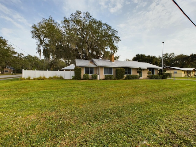 single story home featuring a front lawn