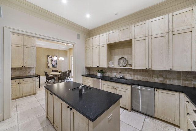 kitchen featuring sink, a center island with sink, stainless steel dishwasher, and tasteful backsplash